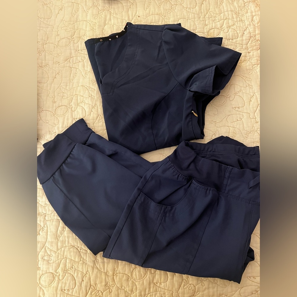 Scrubs top and bottom